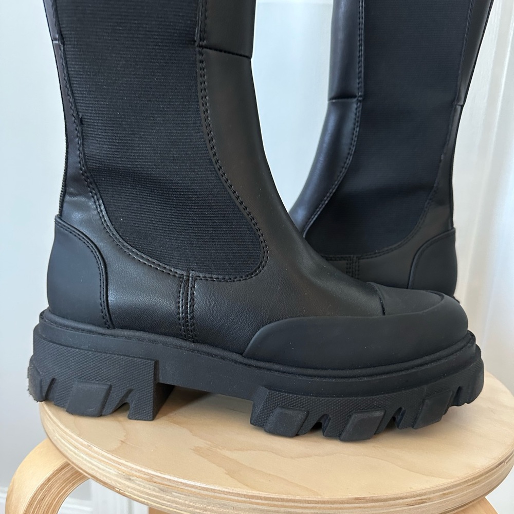 Ganni Knee High Leather Chelsea Boots Chunky Lug Sole Grunge Punk Edgy Black 10 - Picture 4 of 11